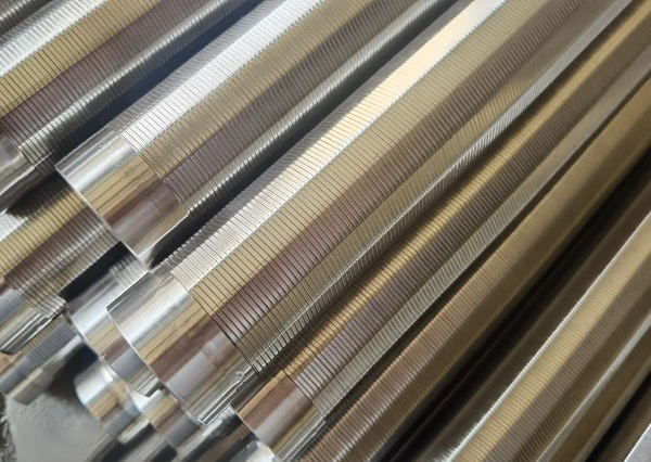 Multiple wedge wire filter elements with flat bottoms