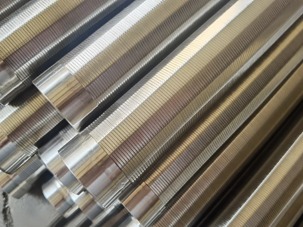 Multiple wedge wire filter elements with flat bottoms